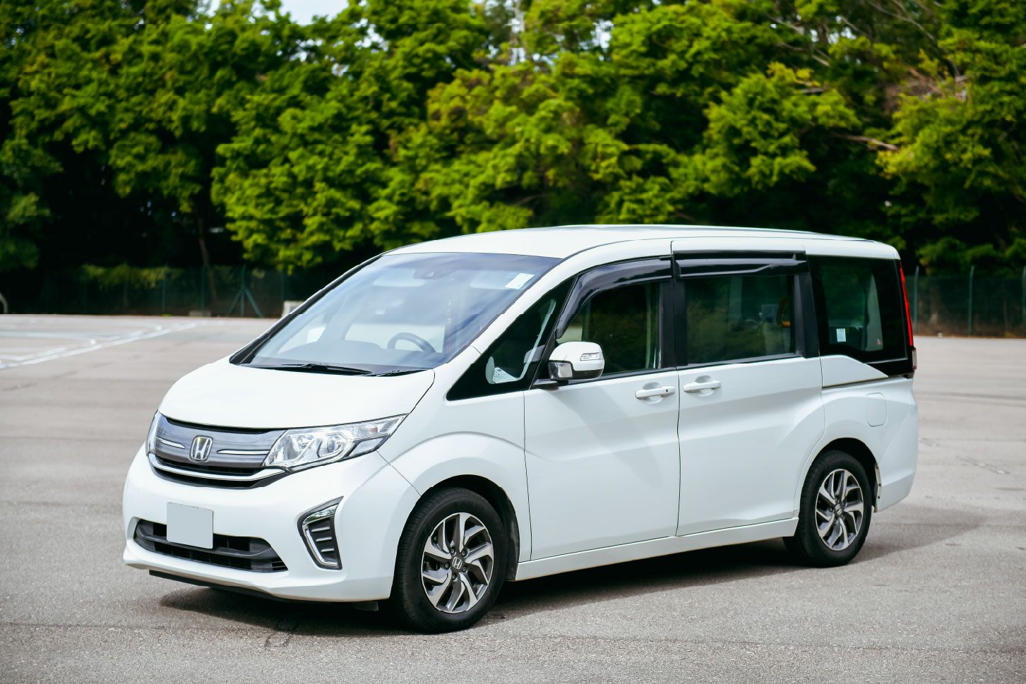 HK-Asscessable-7-seater_2.jpg