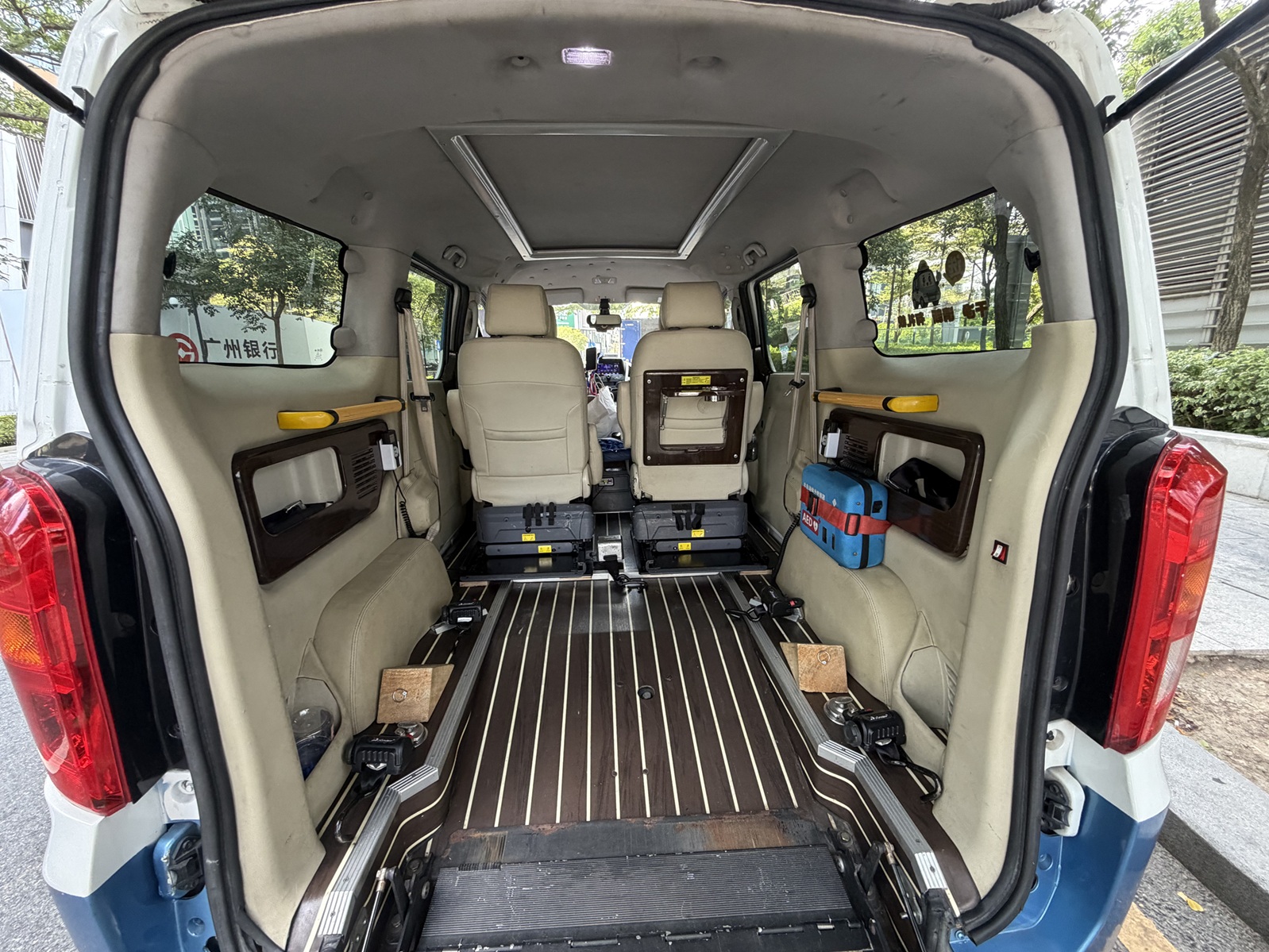 Mainland_rental-accessible-car_5.jpg
