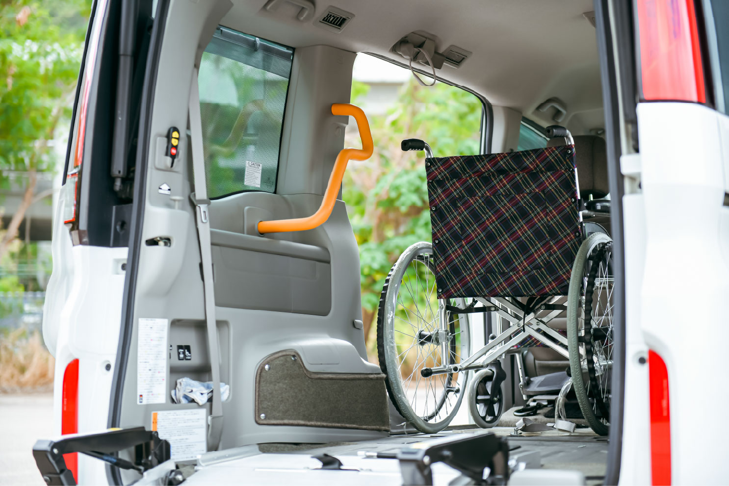 HK-Asscessable-7-seater_6.jpg